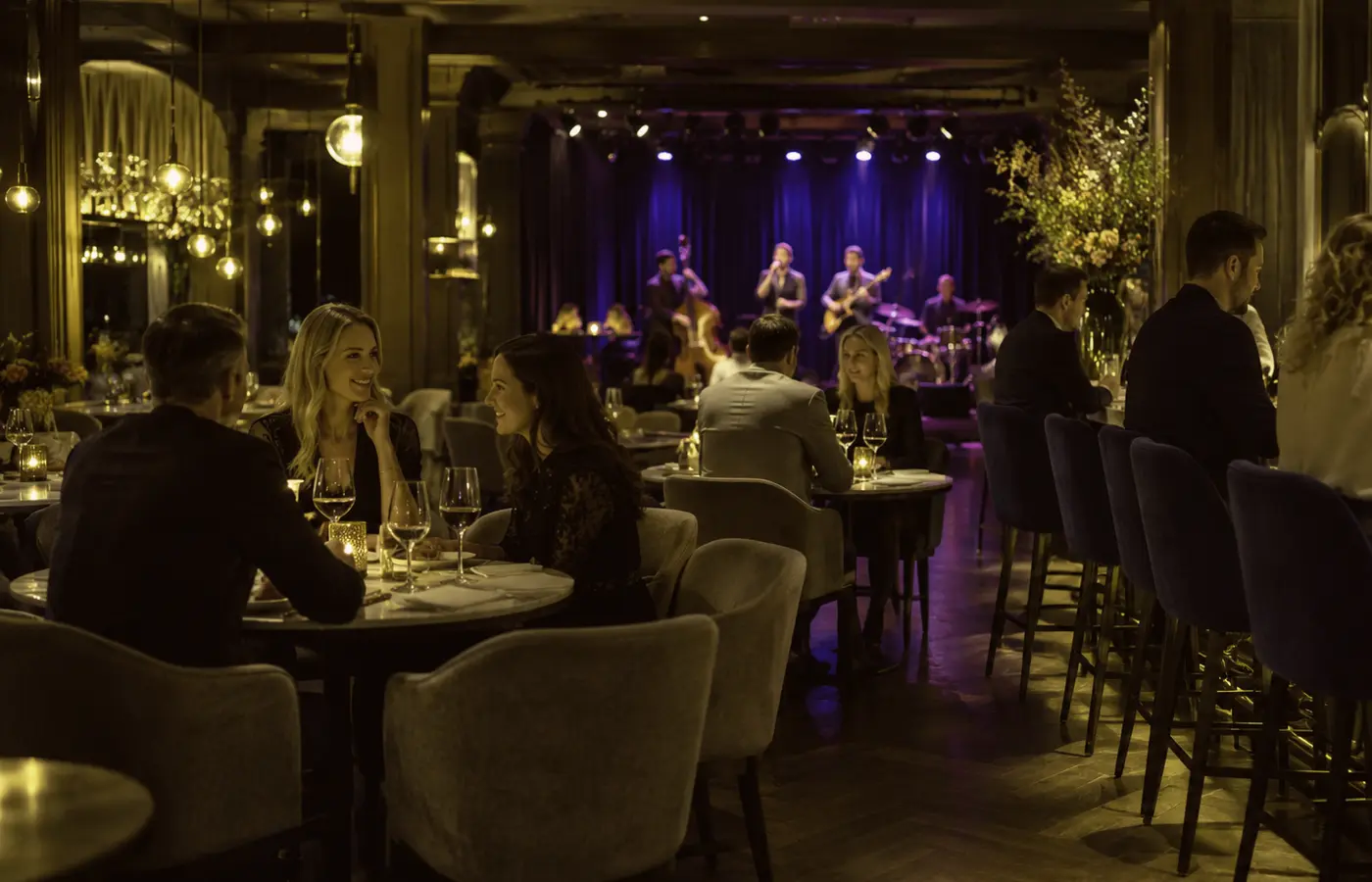 Restaurantachtige ruimte binnen een fysieke uitgaanslocatie